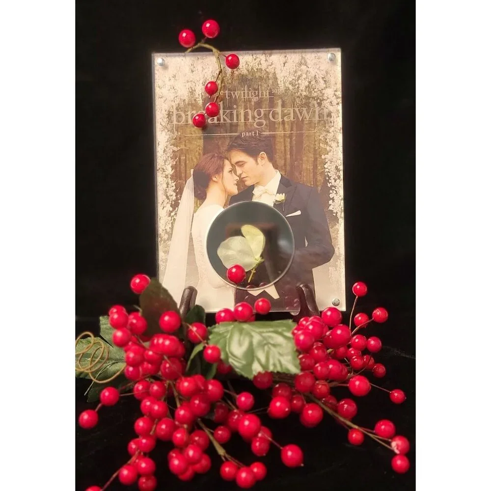 Official Collectible Wedding Photo and Flower Movie Prop from Breaking Dawn Part - Picture 5 of 12